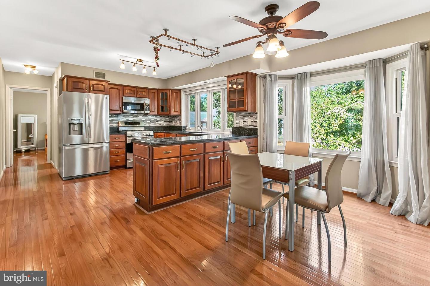 406 WOODGROVE CT, HERNDON, Virginia 20170, 5 Bedrooms Bedrooms, ,4 BathroomsBathrooms,Residential,For sale,406 WOODGROVE CT,VAFX2262652 MLS # VAFX2262652