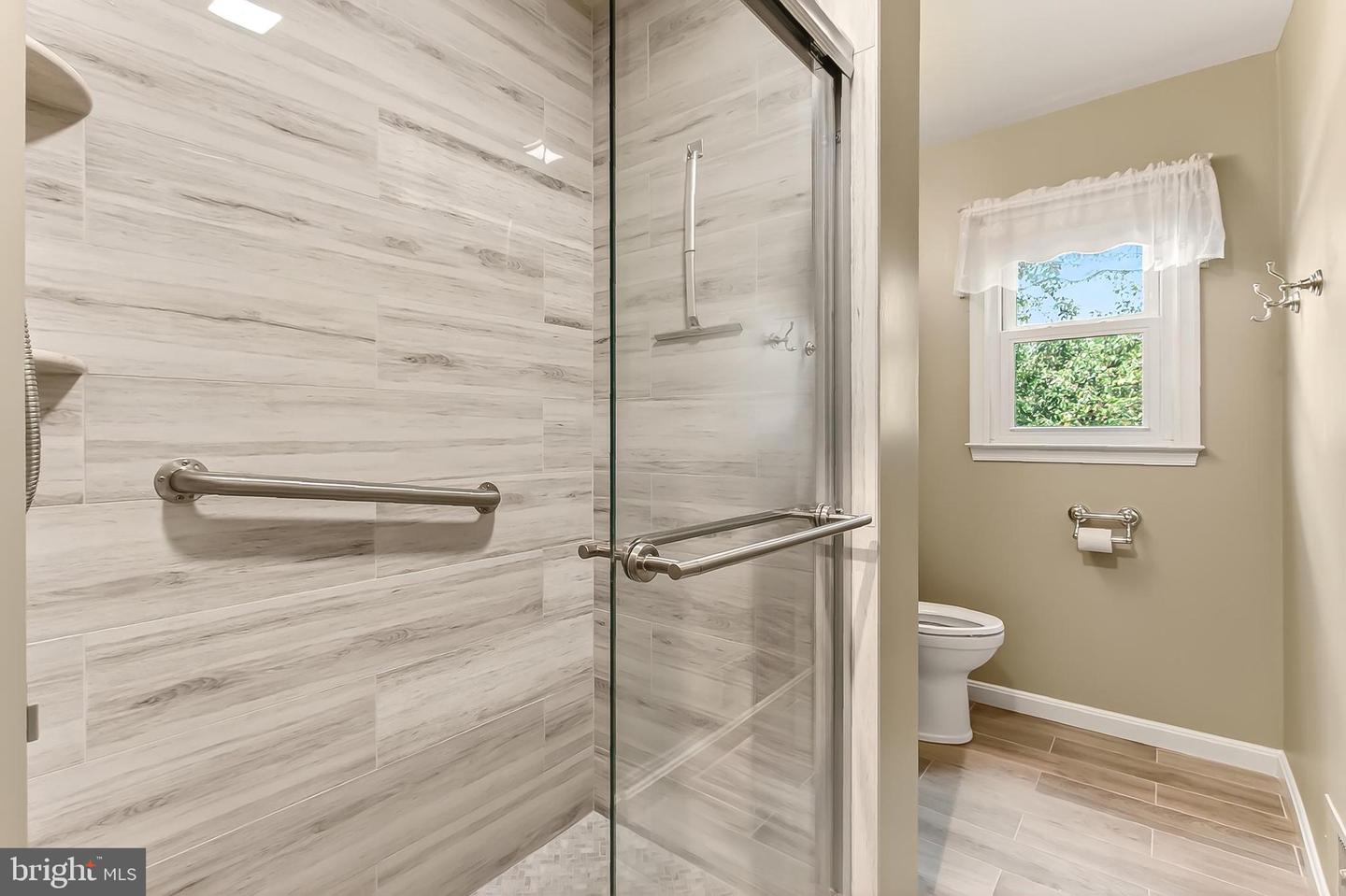 406 WOODGROVE CT, HERNDON, Virginia 20170, 5 Bedrooms Bedrooms, ,4 BathroomsBathrooms,Residential,For sale,406 WOODGROVE CT,VAFX2262652 MLS # VAFX2262652