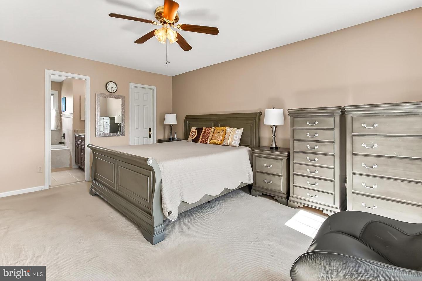 406 WOODGROVE CT, HERNDON, Virginia 20170, 5 Bedrooms Bedrooms, ,4 BathroomsBathrooms,Residential,For sale,406 WOODGROVE CT,VAFX2262652 MLS # VAFX2262652