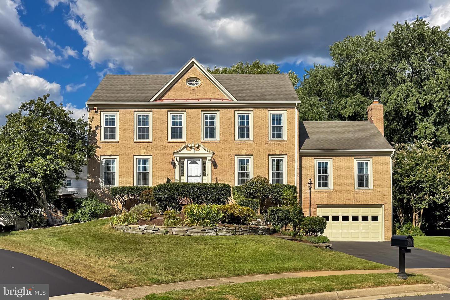 406 WOODGROVE CT, HERNDON, Virginia 20170, 5 Bedrooms Bedrooms, ,4 BathroomsBathrooms,Residential,For sale,406 WOODGROVE CT,VAFX2262652 MLS # VAFX2262652