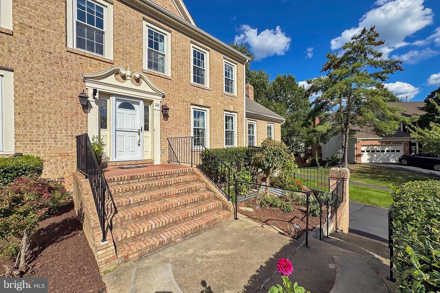406 WOODGROVE CT, HERNDON, Virginia 20170, 5 Bedrooms Bedrooms, ,4 BathroomsBathrooms,Residential,For sale,406 WOODGROVE CT,VAFX2262652 MLS # VAFX2262652