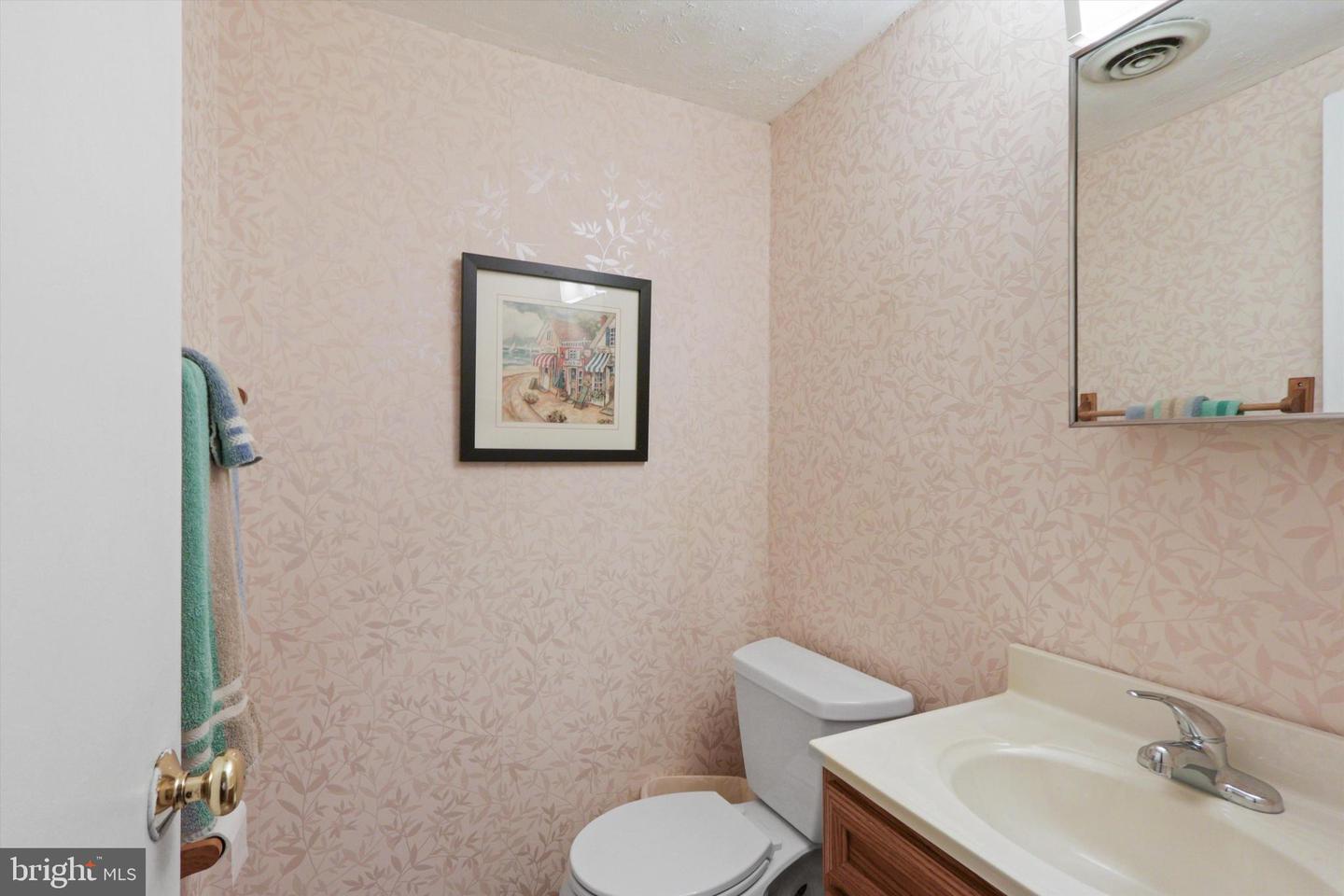 10105 COMMONWEALTH BLVD, FAIRFAX, Virginia 22032, 4 Bedrooms Bedrooms, ,2 BathroomsBathrooms,Residential,For sale,10105 COMMONWEALTH BLVD,VAFX2262848 MLS # VAFX2262848