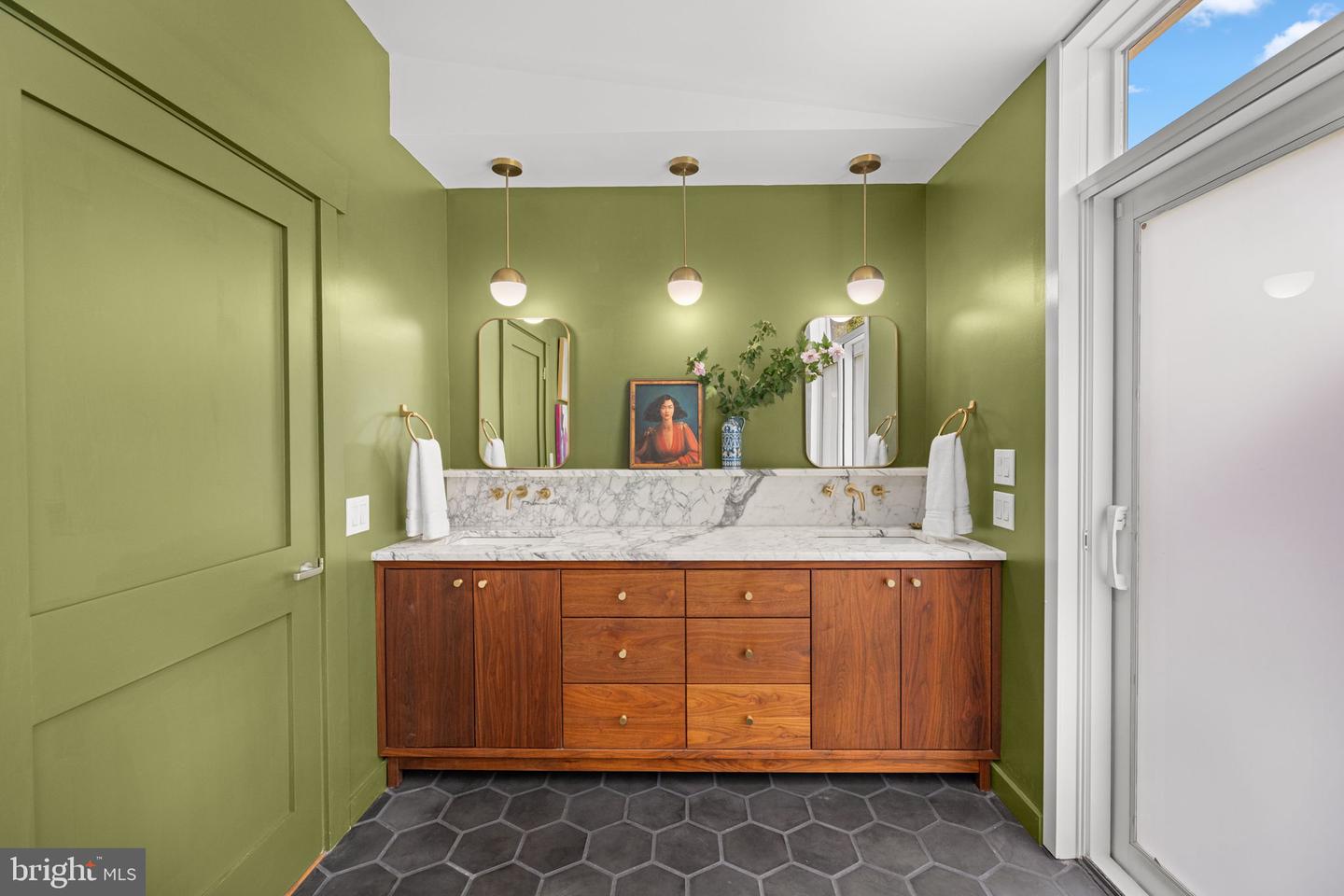 416 DUNCAN AVE, ALEXANDRIA, Virginia 22301, 3 Bedrooms Bedrooms, ,3 BathroomsBathrooms,Residential,For sale,416 DUNCAN AVE,VAAX2048902 MLS # VAAX2048902