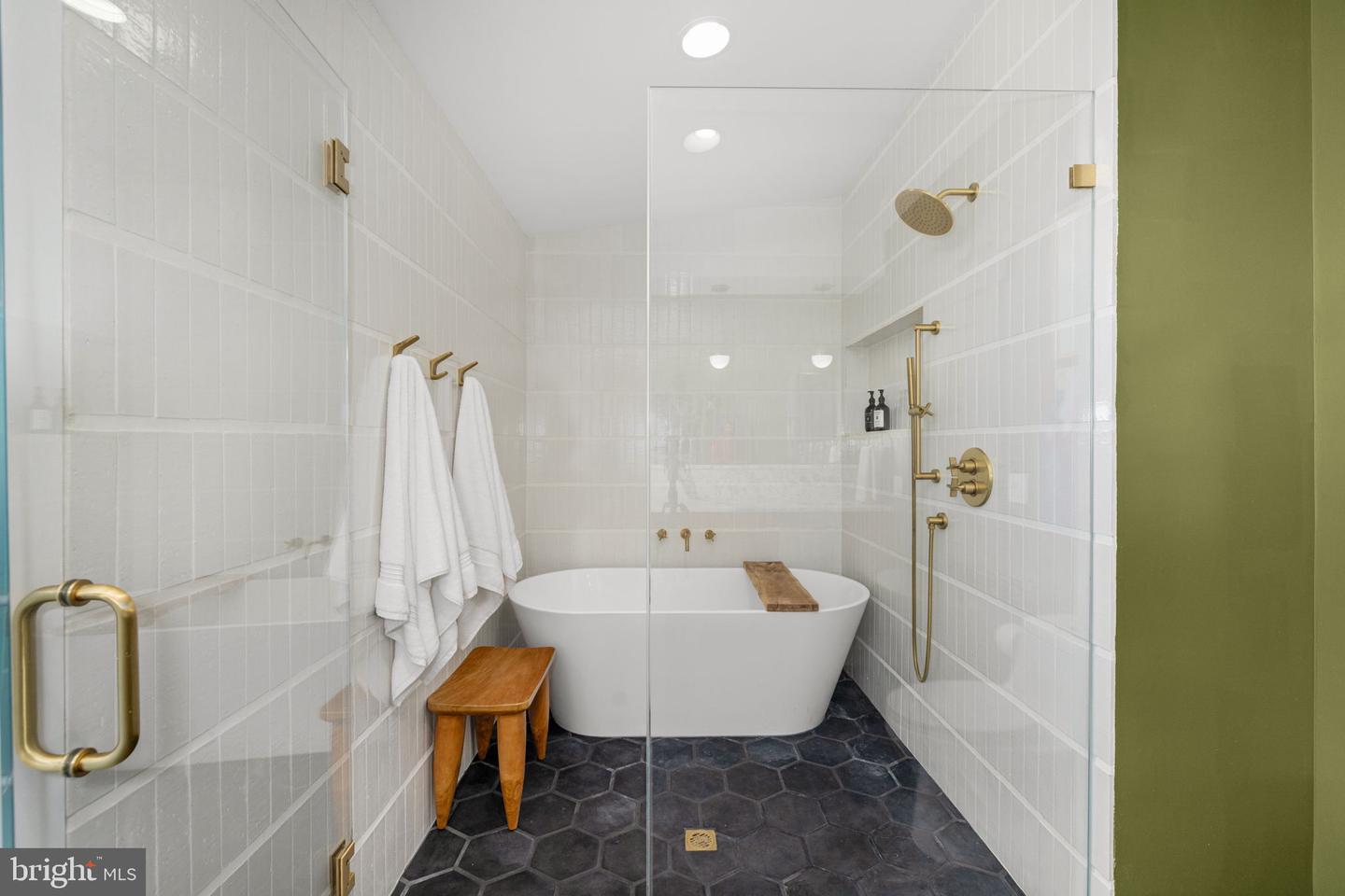 416 DUNCAN AVE, ALEXANDRIA, Virginia 22301, 3 Bedrooms Bedrooms, ,3 BathroomsBathrooms,Residential,For sale,416 DUNCAN AVE,VAAX2048902 MLS # VAAX2048902