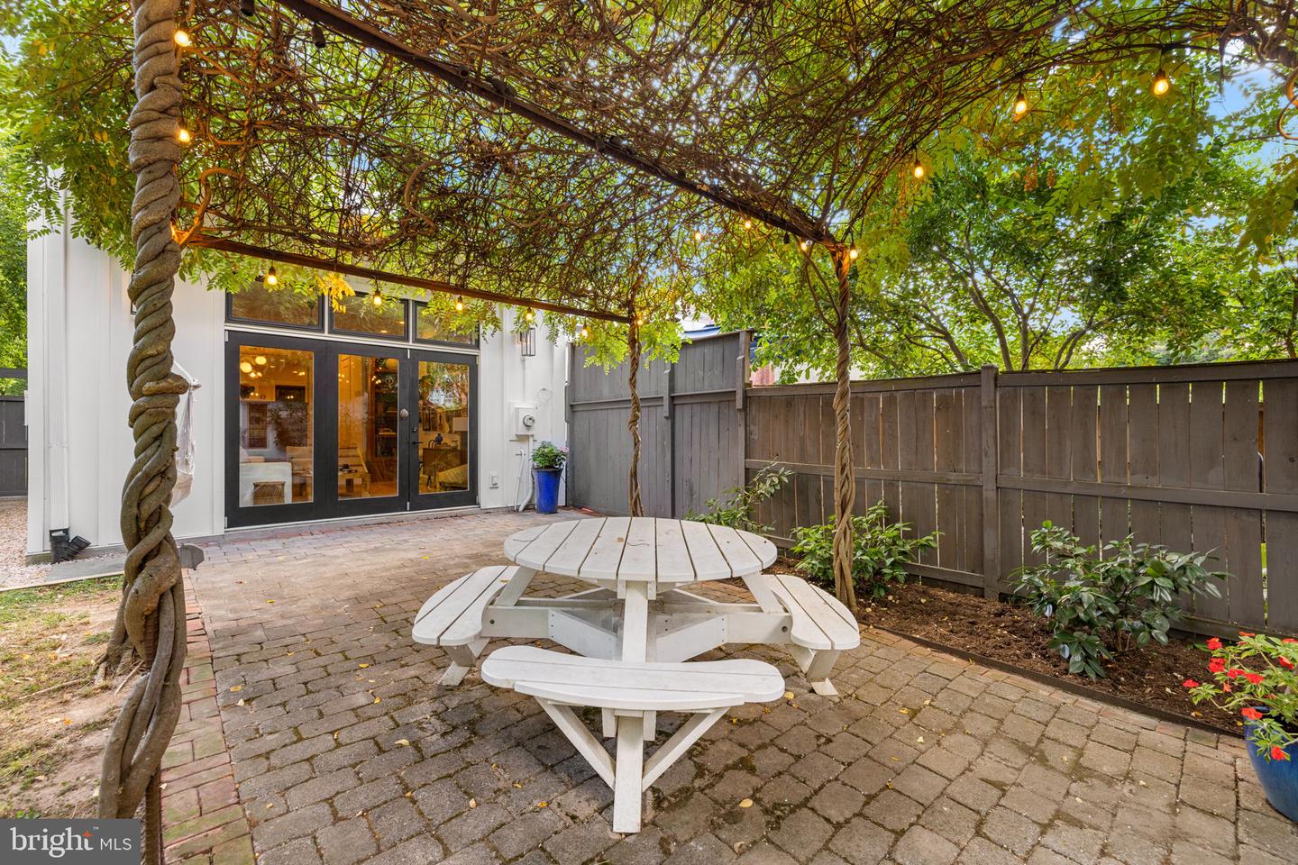 416 DUNCAN AVE, ALEXANDRIA, Virginia 22301, 3 Bedrooms Bedrooms, ,3 BathroomsBathrooms,Residential,For sale,416 DUNCAN AVE,VAAX2048902 MLS # VAAX2048902