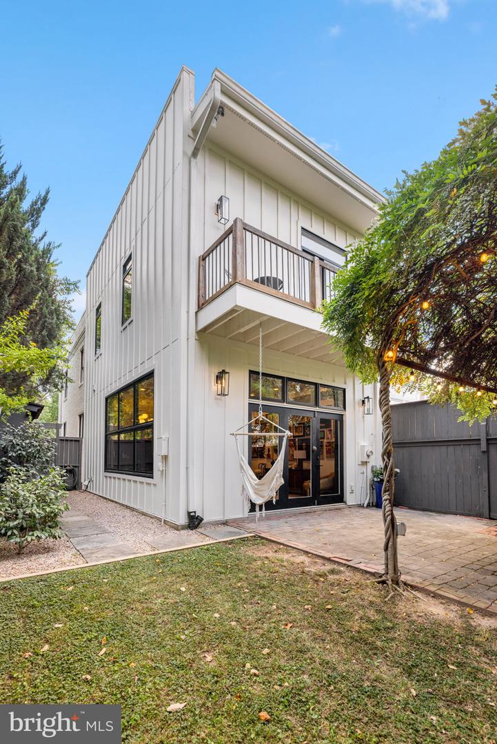 416 DUNCAN AVE, ALEXANDRIA, Virginia 22301, 3 Bedrooms Bedrooms, ,3 BathroomsBathrooms,Residential,For sale,416 DUNCAN AVE,VAAX2048902 MLS # VAAX2048902