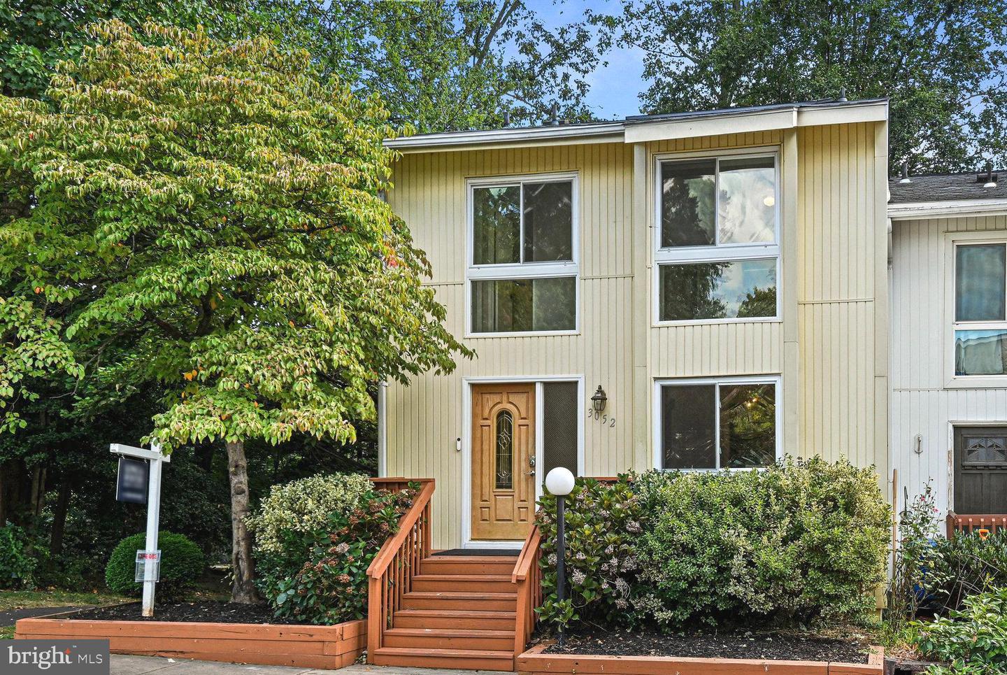 3052 SUGAR LN, VIENNA, Virginia 22181, 4 Bedrooms Bedrooms, ,3 BathroomsBathrooms,Residential,For sale,3052 SUGAR LN,VAFX2263086 MLS # VAFX2263086