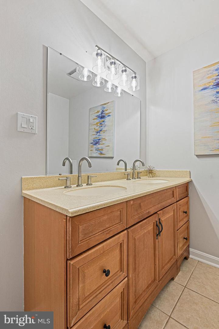 3052 SUGAR LN, VIENNA, Virginia 22181, 4 Bedrooms Bedrooms, ,3 BathroomsBathrooms,Residential,For sale,3052 SUGAR LN,VAFX2263086 MLS # VAFX2263086