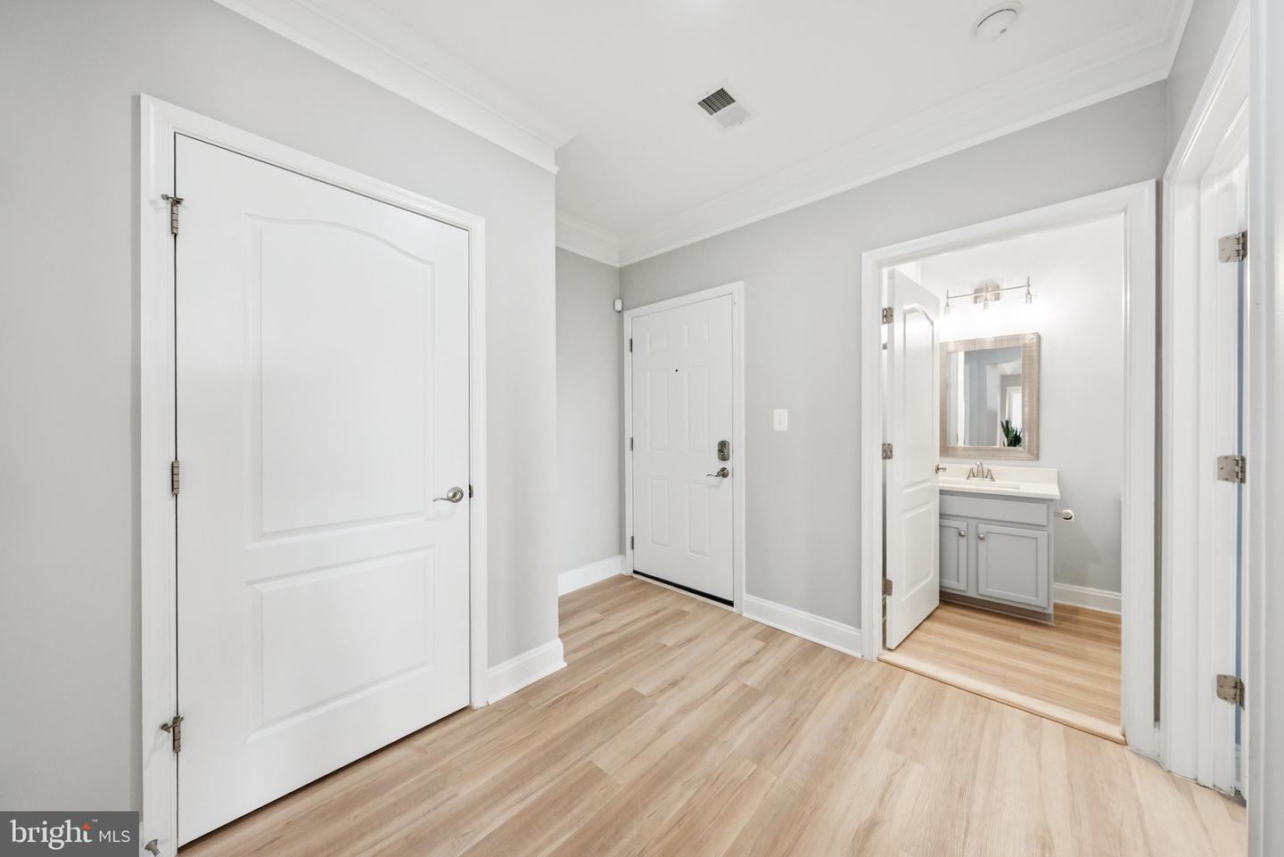 9200 CHARLESTON DR #407, MANASSAS, Virginia 20110, 3 Bedrooms Bedrooms, 9 Rooms Rooms,2 BathroomsBathrooms,Residential,For sale,9200 CHARLESTON DR #407,VAMN2009268 MLS # VAMN2009268