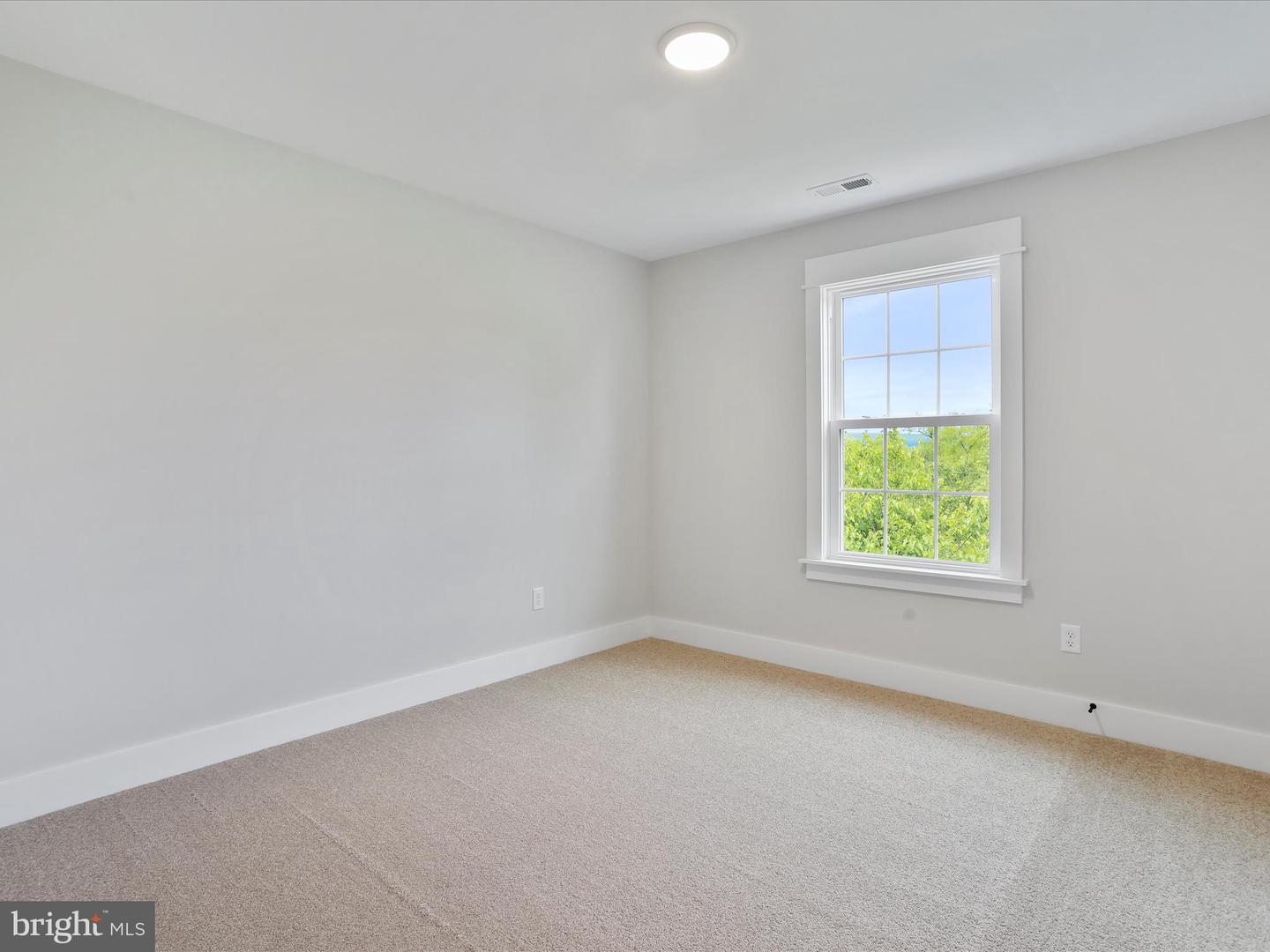 368 ROYAL AVE, STRASBURG, Virginia 22657, 3 Bedrooms Bedrooms, ,2 BathroomsBathrooms,Residential,For sale,368 ROYAL AVE,VASH2012342 MLS # VASH2012342