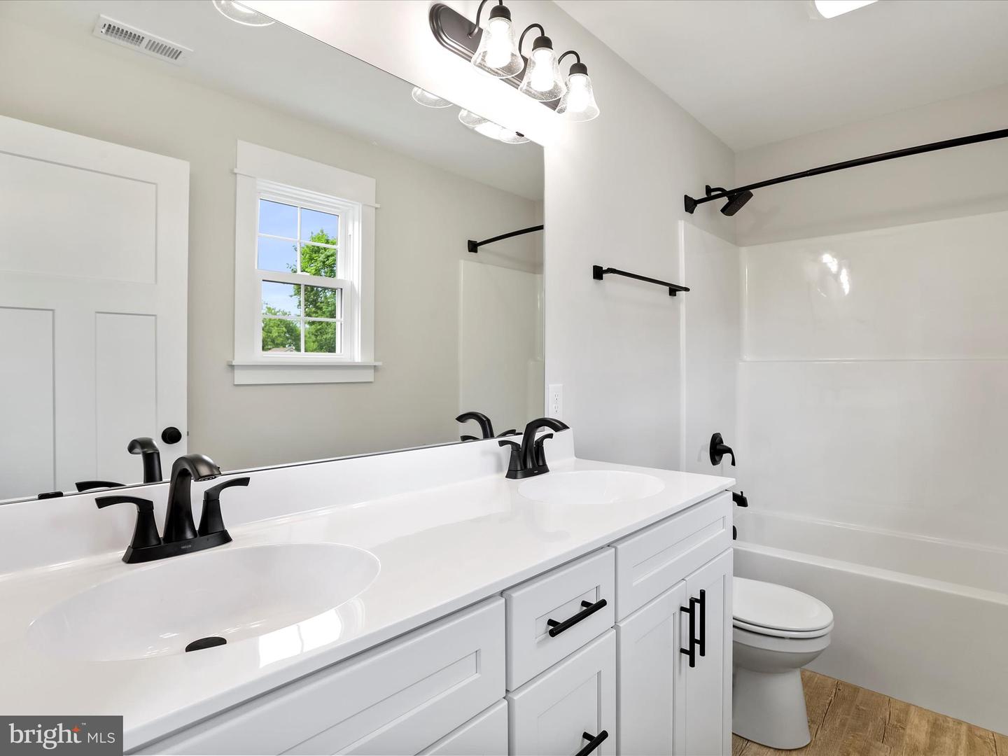 368 ROYAL AVE, STRASBURG, Virginia 22657, 3 Bedrooms Bedrooms, ,2 BathroomsBathrooms,Residential,For sale,368 ROYAL AVE,VASH2012342 MLS # VASH2012342