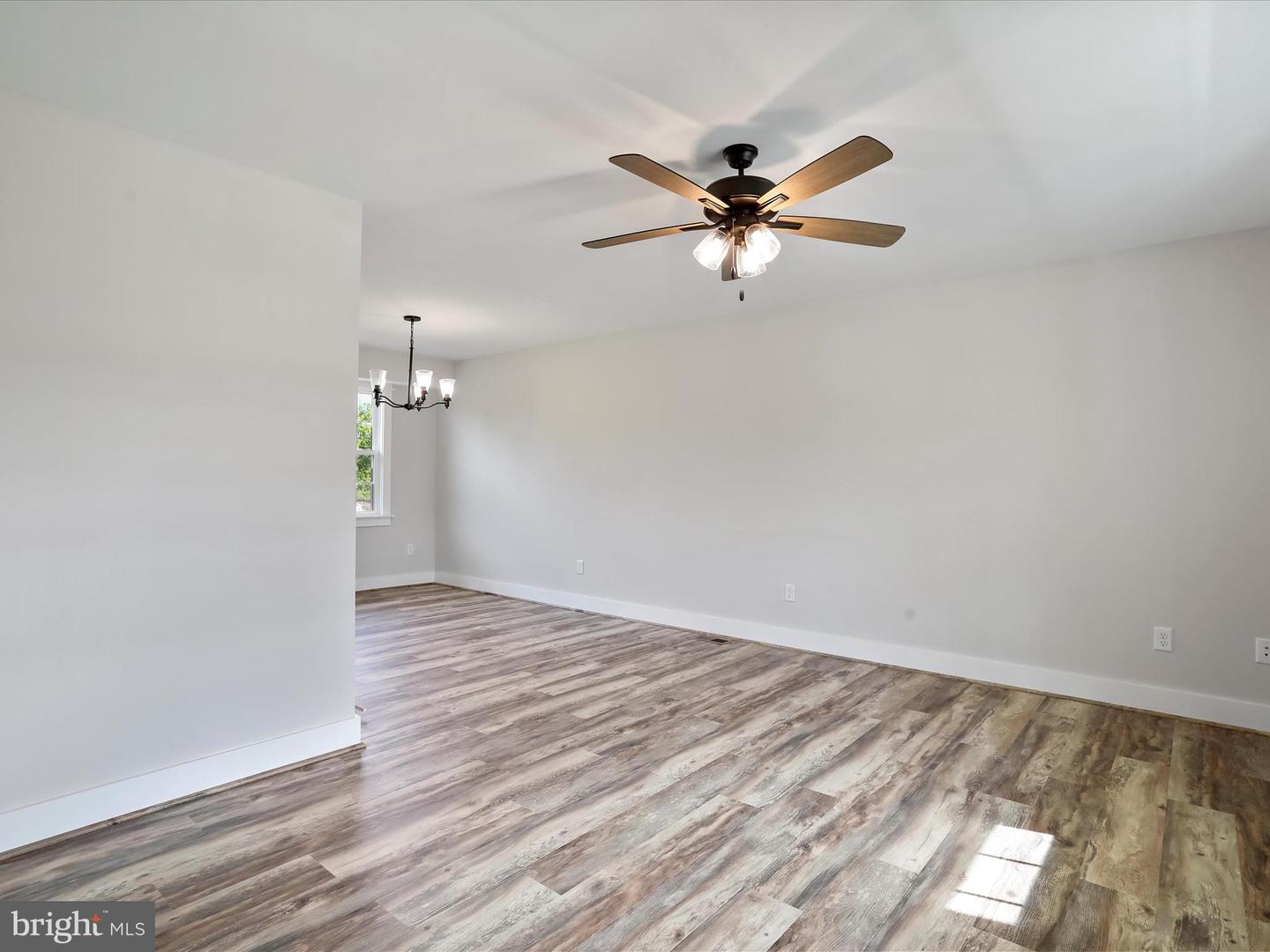368 ROYAL AVE, STRASBURG, Virginia 22657, 3 Bedrooms Bedrooms, ,2 BathroomsBathrooms,Residential,For sale,368 ROYAL AVE,VASH2012342 MLS # VASH2012342