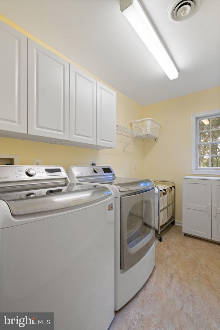 12517 EASTER LN, FAIRFAX, Virginia 22030, 4 Bedrooms Bedrooms, ,3 BathroomsBathrooms,Residential,For sale,12517 EASTER LN,VAFX2263758 MLS # VAFX2263758