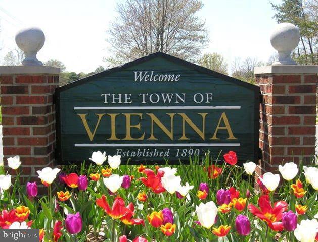 920 COTTAGE ST SW, VIENNA, Virginia 22180, 4 Bedrooms Bedrooms, ,2 BathroomsBathrooms,Residential,For sale,920 COTTAGE ST SW,VAFX2263840 MLS # VAFX2263840