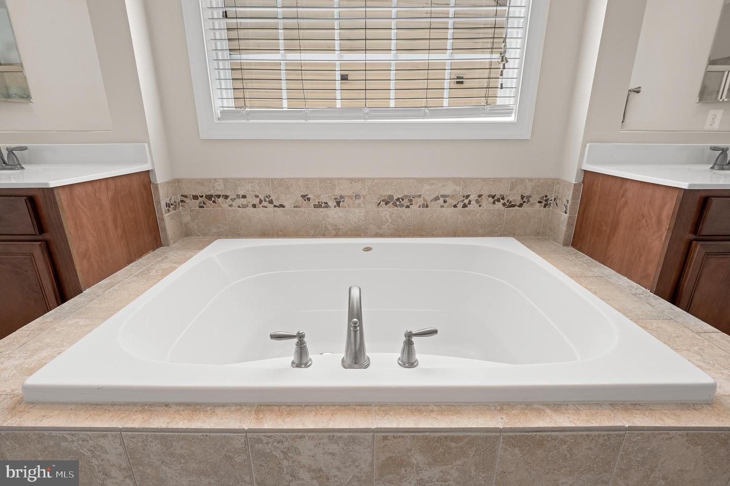 16862 REEF KNOT WAY, WOODBRIDGE, Virginia 22191, 5 Bedrooms Bedrooms, ,4 BathroomsBathrooms,Residential,For sale,16862 REEF KNOT WAY,VAPW2102818 MLS # VAPW2102818