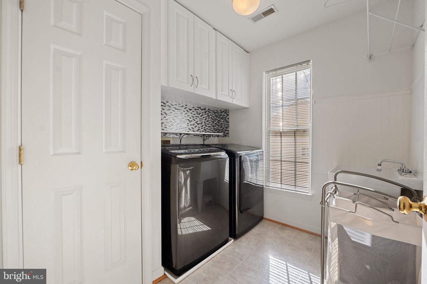 6528 ATKINS WAY, GAINESVILLE, Virginia 20155, 4 Bedrooms Bedrooms, 8 Rooms Rooms,4 BathroomsBathrooms,Residential,For sale,6528 ATKINS WAY,VAPW2102878 MLS # VAPW2102878