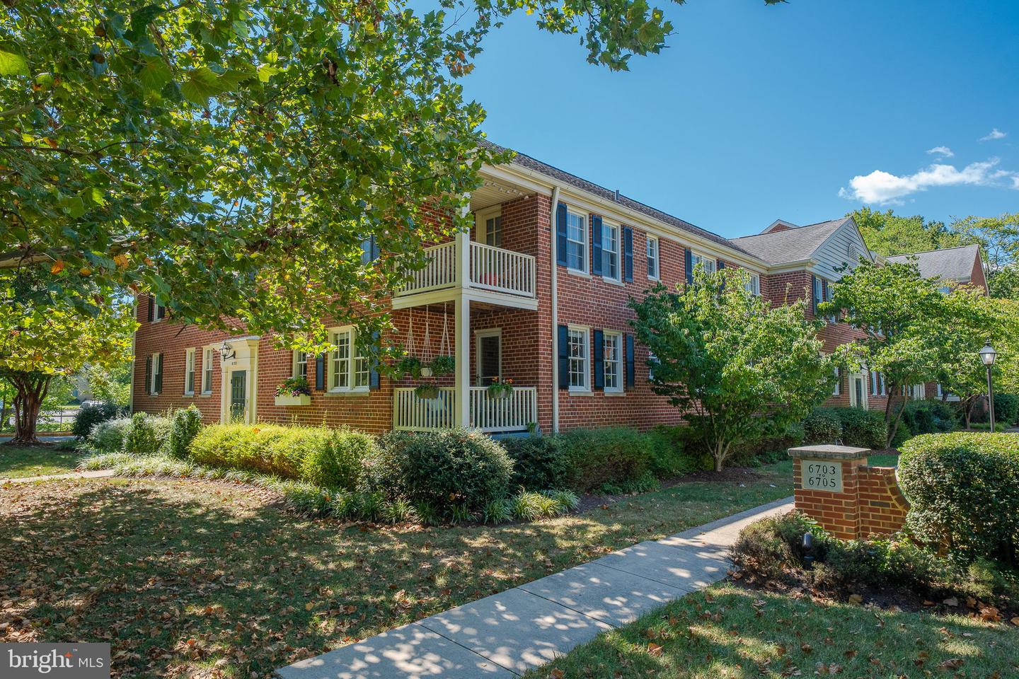 6701 W WAKEFIELD DR #A2, ALEXANDRIA, Virginia 22307, 2 Bedrooms Bedrooms, 5 Rooms Rooms,1 BathroomBathrooms,Residential,For sale,6701 W WAKEFIELD DR #A2,VAFX2264310 MLS # VAFX2264310
