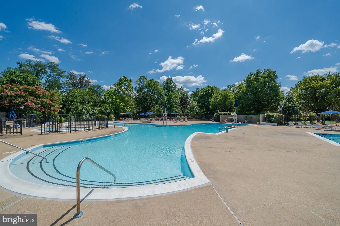 6701 W WAKEFIELD DR #A2, ALEXANDRIA, Virginia 22307, 2 Bedrooms Bedrooms, 5 Rooms Rooms,1 BathroomBathrooms,Residential,For sale,6701 W WAKEFIELD DR #A2,VAFX2264310 MLS # VAFX2264310