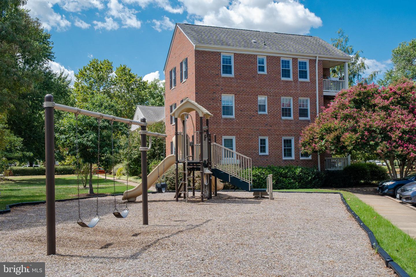 6701 W WAKEFIELD DR #A2, ALEXANDRIA, Virginia 22307, 2 Bedrooms Bedrooms, 5 Rooms Rooms,1 BathroomBathrooms,Residential,For sale,6701 W WAKEFIELD DR #A2,VAFX2264310 MLS # VAFX2264310