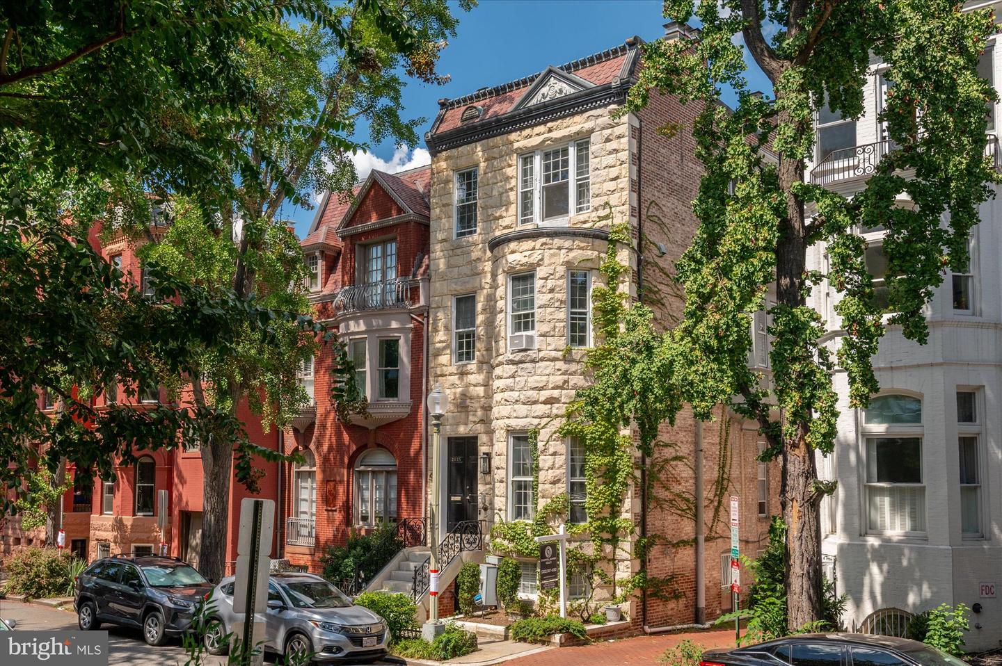2025 HILLYER PL NW #4, WASHINGTON, District Of Columbia 20009, 2 Bedrooms Bedrooms, ,2 BathroomsBathrooms,Residential,For sale,2025 HILLYER PL NW #4,DCDC2217596 MLS # DCDC2217596