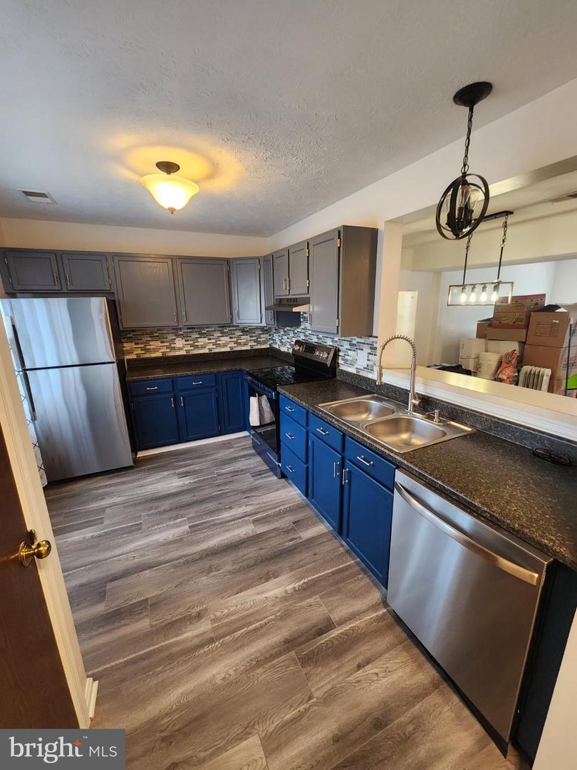 389 SURREY CLUB LN, STEPHENS CITY, Virginia 22655, 2 Bedrooms Bedrooms, 8 Rooms Rooms,1 BathroomBathrooms,Residential,For sale,389 SURREY CLUB LN,VAFV2036546 MLS # VAFV2036546
