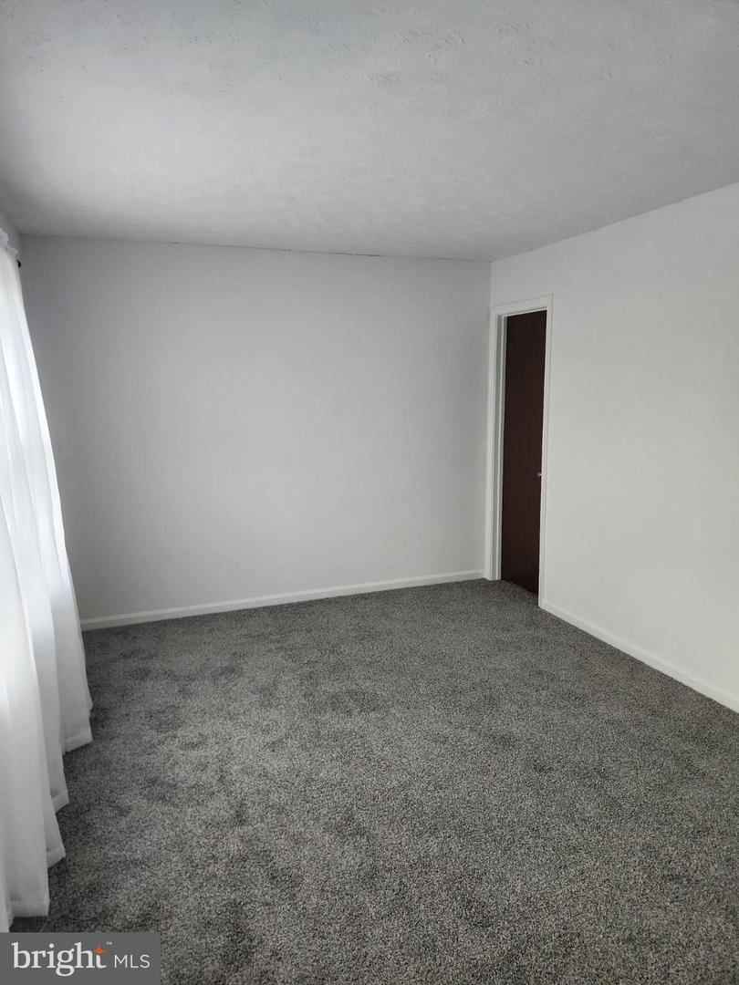 389 SURREY CLUB LN, STEPHENS CITY, Virginia 22655, 2 Bedrooms Bedrooms, 8 Rooms Rooms,1 BathroomBathrooms,Residential,For sale,389 SURREY CLUB LN,VAFV2036546 MLS # VAFV2036546