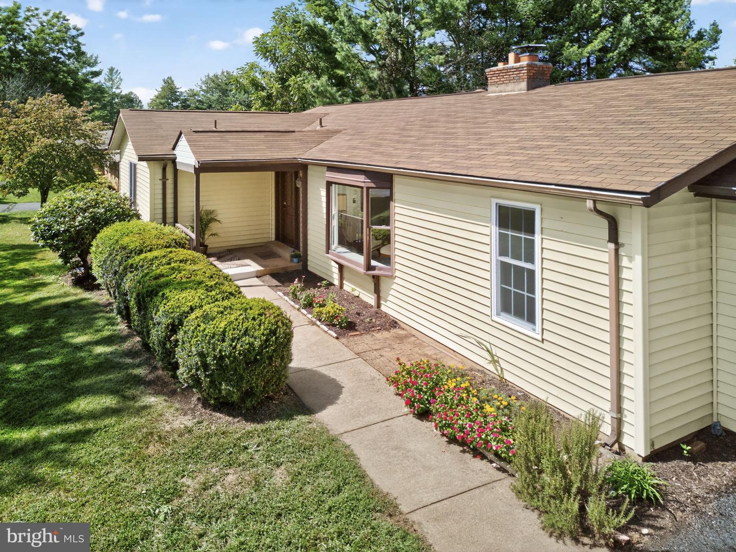 8004 COOKS CT, WARRENTON, Virginia 20186, 3 Bedrooms Bedrooms, 9 Rooms Rooms,2 BathroomsBathrooms,Residential,For sale,8004 COOKS CT,VAFQ2018136 MLS # VAFQ2018136
