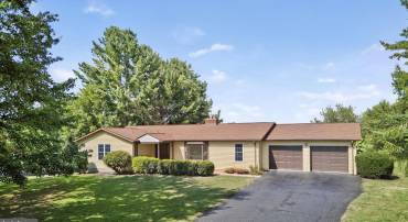 8004 COOKS CT, WARRENTON, Virginia 20186, 3 Bedrooms Bedrooms, 9 Rooms Rooms,2 BathroomsBathrooms,Residential,For sale,8004 COOKS CT,VAFQ2018136 MLS # VAFQ2018136