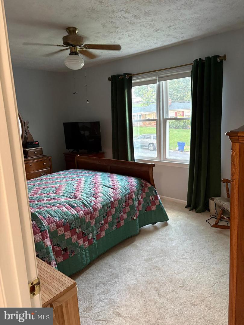1322-B MADISON AVE #B, FRONT ROYAL, Virginia 22630, 3 Bedrooms Bedrooms, 6 Rooms Rooms,1 BathroomBathrooms,Residential,For sale,1322-B MADISON AVE #B,VAWR2012174 MLS # VAWR2012174