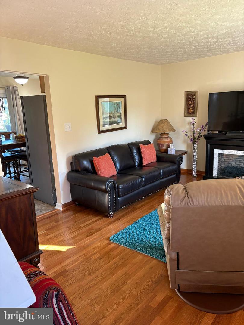 1322-B MADISON AVE #B, FRONT ROYAL, Virginia 22630, 3 Bedrooms Bedrooms, 6 Rooms Rooms,1 BathroomBathrooms,Residential,For sale,1322-B MADISON AVE #B,VAWR2012174 MLS # VAWR2012174