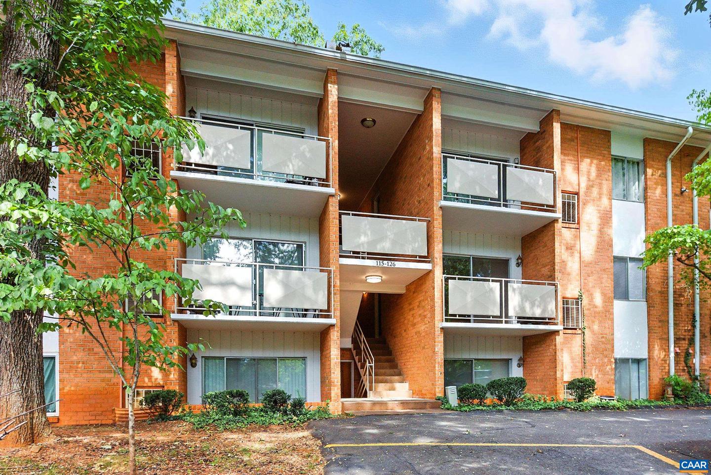 1800 JEFFERSON PARK AVE #120, CHARLOTTESVILLE, Virginia 22903, 1 Bedroom Bedrooms, ,1 BathroomBathrooms,Residential,For sale,1800 JEFFERSON PARK AVE #120,668480 MLS # 668480