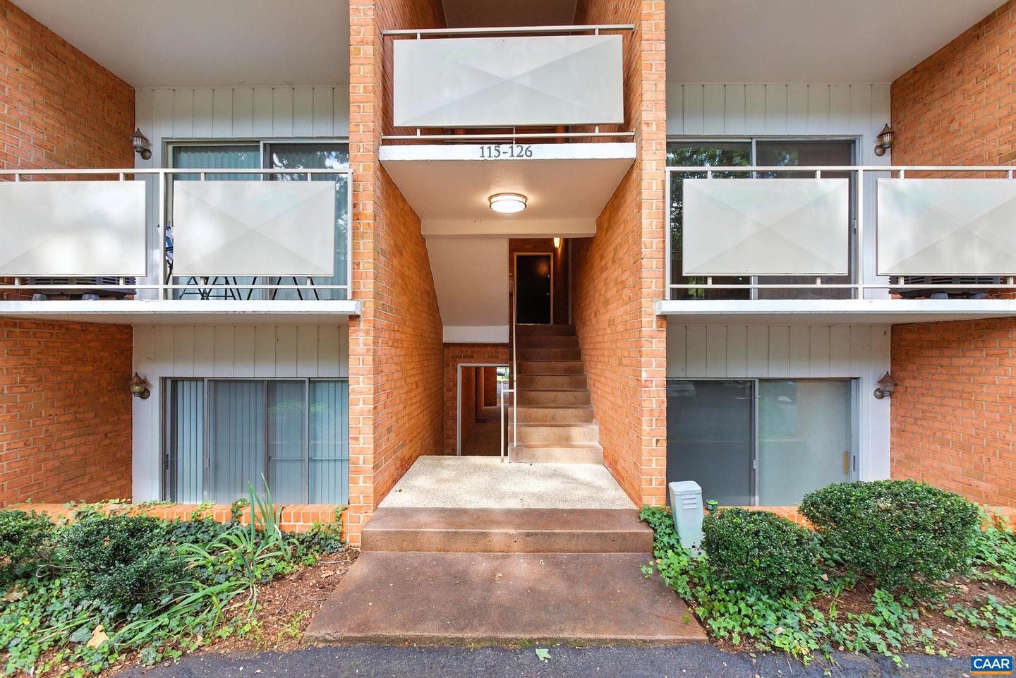 1800 JEFFERSON PARK AVE #120, CHARLOTTESVILLE, Virginia 22903, 1 Bedroom Bedrooms, ,1 BathroomBathrooms,Residential,For sale,1800 JEFFERSON PARK AVE #120,668480 MLS # 668480