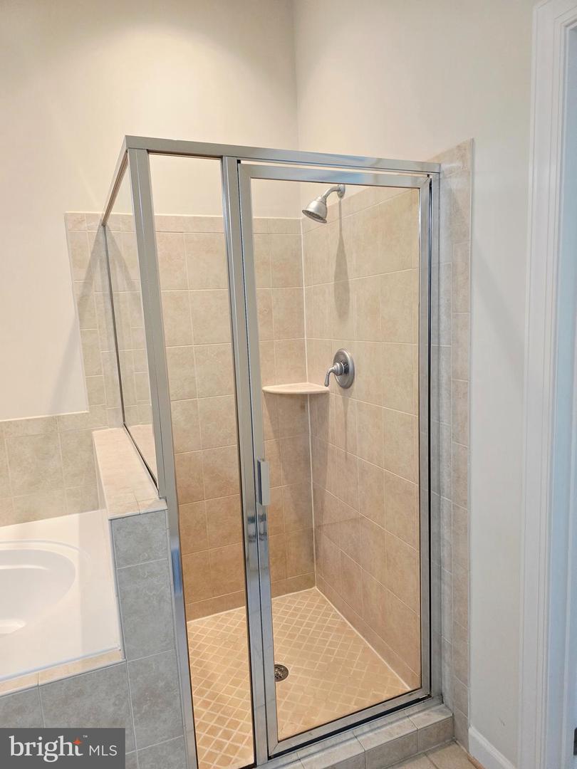 680 WATERMANS DR #301, WOODBRIDGE, Virginia 22191, 1 Bedroom Bedrooms, 5 Rooms Rooms,1 BathroomBathrooms,Residential,For sale,680 WATERMANS DR #301,VAPW2103058 MLS # VAPW2103058