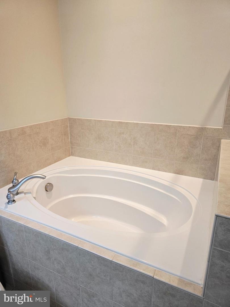 680 WATERMANS DR #301, WOODBRIDGE, Virginia 22191, 1 Bedroom Bedrooms, 5 Rooms Rooms,1 BathroomBathrooms,Residential,For sale,680 WATERMANS DR #301,VAPW2103058 MLS # VAPW2103058