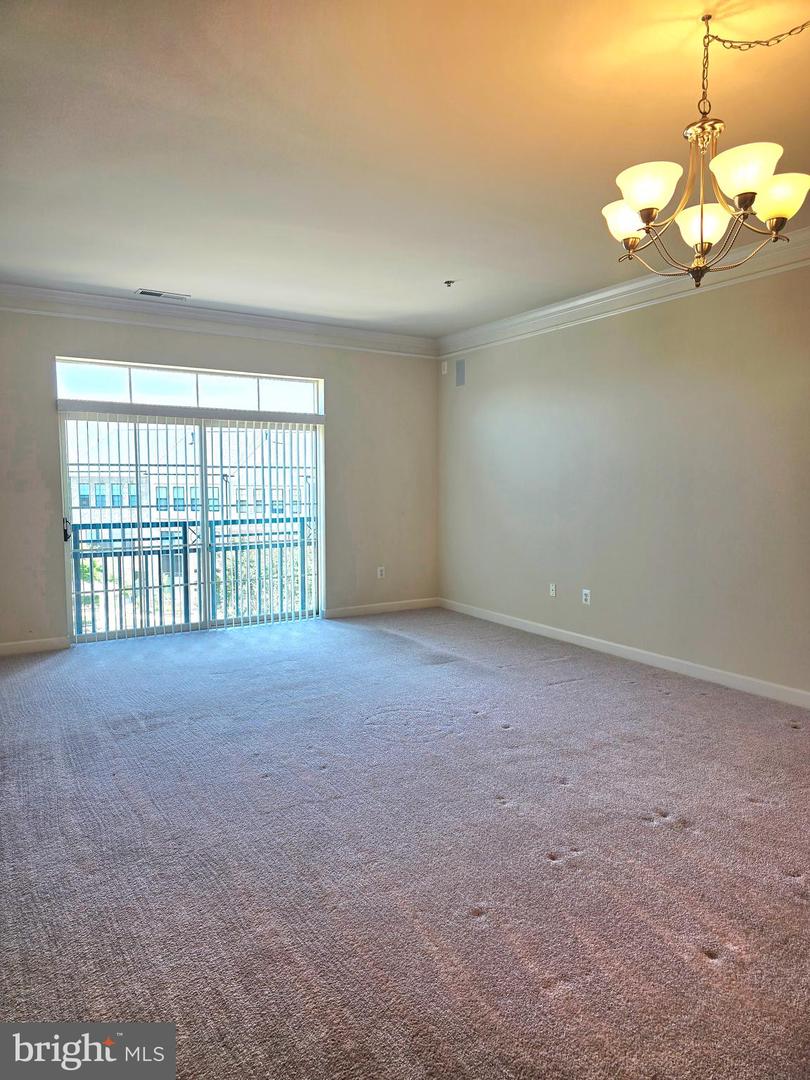 680 WATERMANS DR #301, WOODBRIDGE, Virginia 22191, 1 Bedroom Bedrooms, 5 Rooms Rooms,1 BathroomBathrooms,Residential,For sale,680 WATERMANS DR #301,VAPW2103058 MLS # VAPW2103058