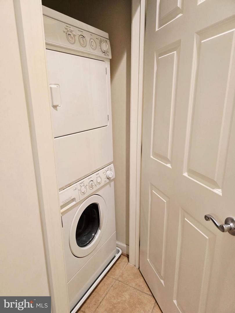 680 WATERMANS DR #301, WOODBRIDGE, Virginia 22191, 1 Bedroom Bedrooms, 5 Rooms Rooms,1 BathroomBathrooms,Residential,For sale,680 WATERMANS DR #301,VAPW2103058 MLS # VAPW2103058