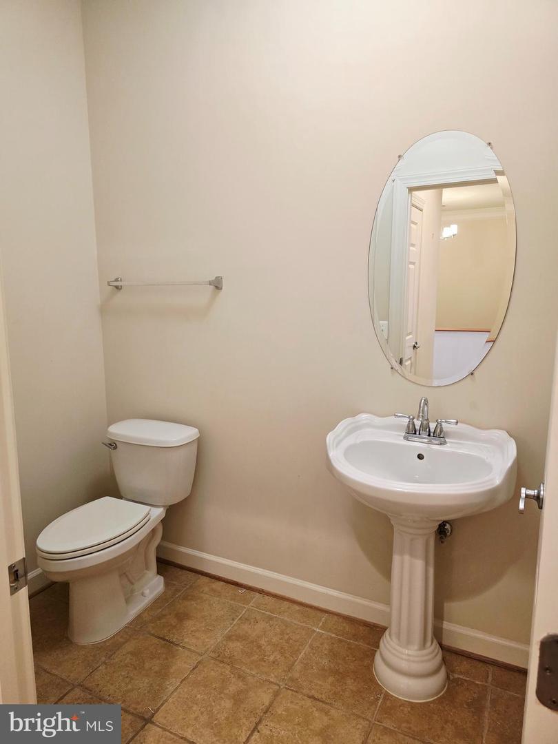 680 WATERMANS DR #301, WOODBRIDGE, Virginia 22191, 1 Bedroom Bedrooms, 5 Rooms Rooms,1 BathroomBathrooms,Residential,For sale,680 WATERMANS DR #301,VAPW2103058 MLS # VAPW2103058