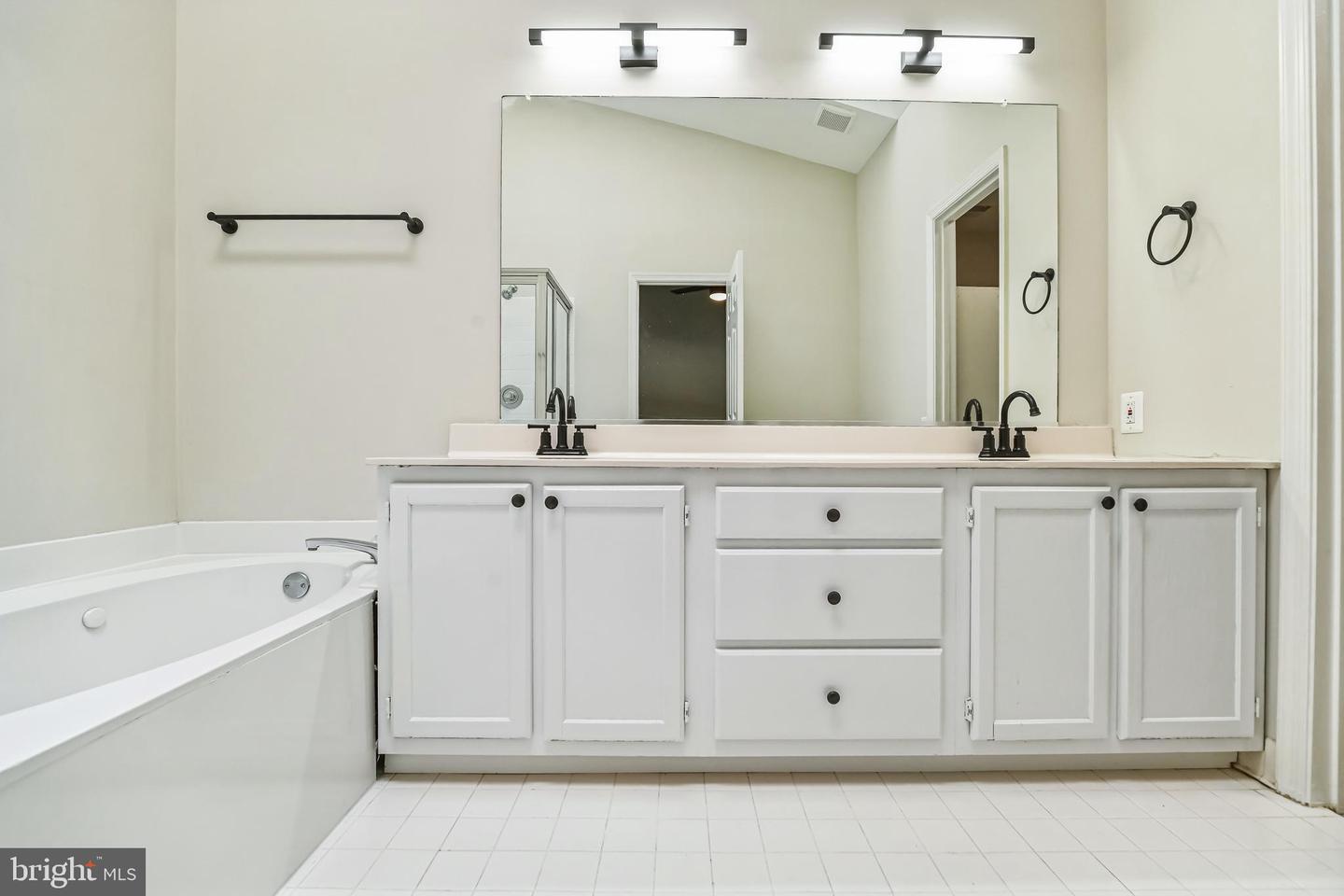 43866 LABURNUM SQ, ASHBURN, Virginia 20147, 2 Bedrooms Bedrooms, ,3 BathroomsBathrooms,Residential,For sale,43866 LABURNUM SQ,VALO2105946 MLS # VALO2105946