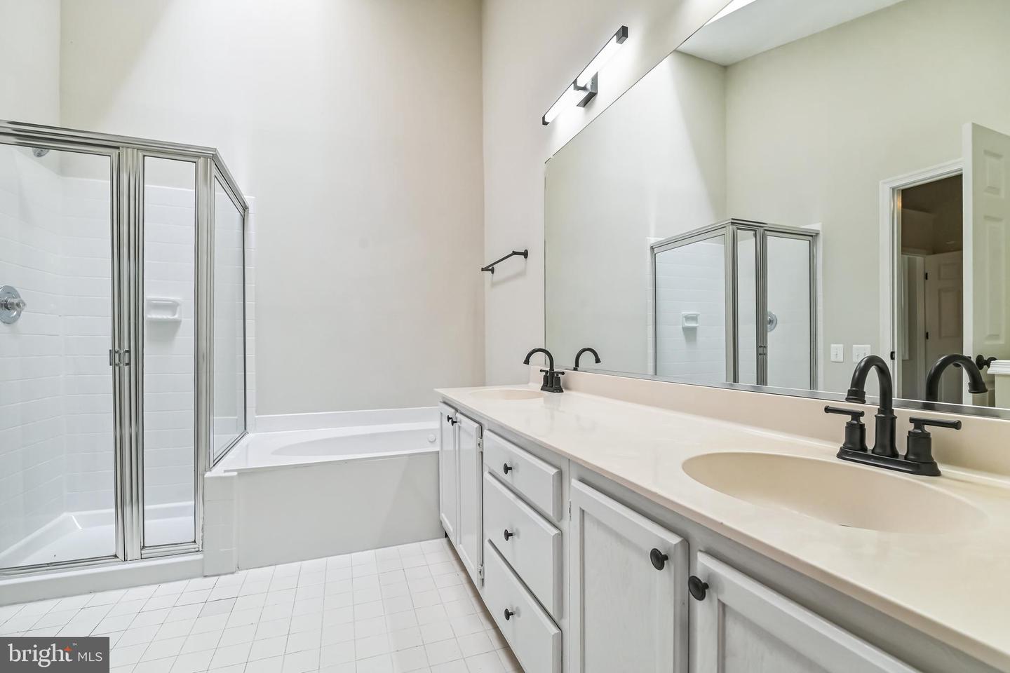 43866 LABURNUM SQ, ASHBURN, Virginia 20147, 2 Bedrooms Bedrooms, ,3 BathroomsBathrooms,Residential,For sale,43866 LABURNUM SQ,VALO2105946 MLS # VALO2105946