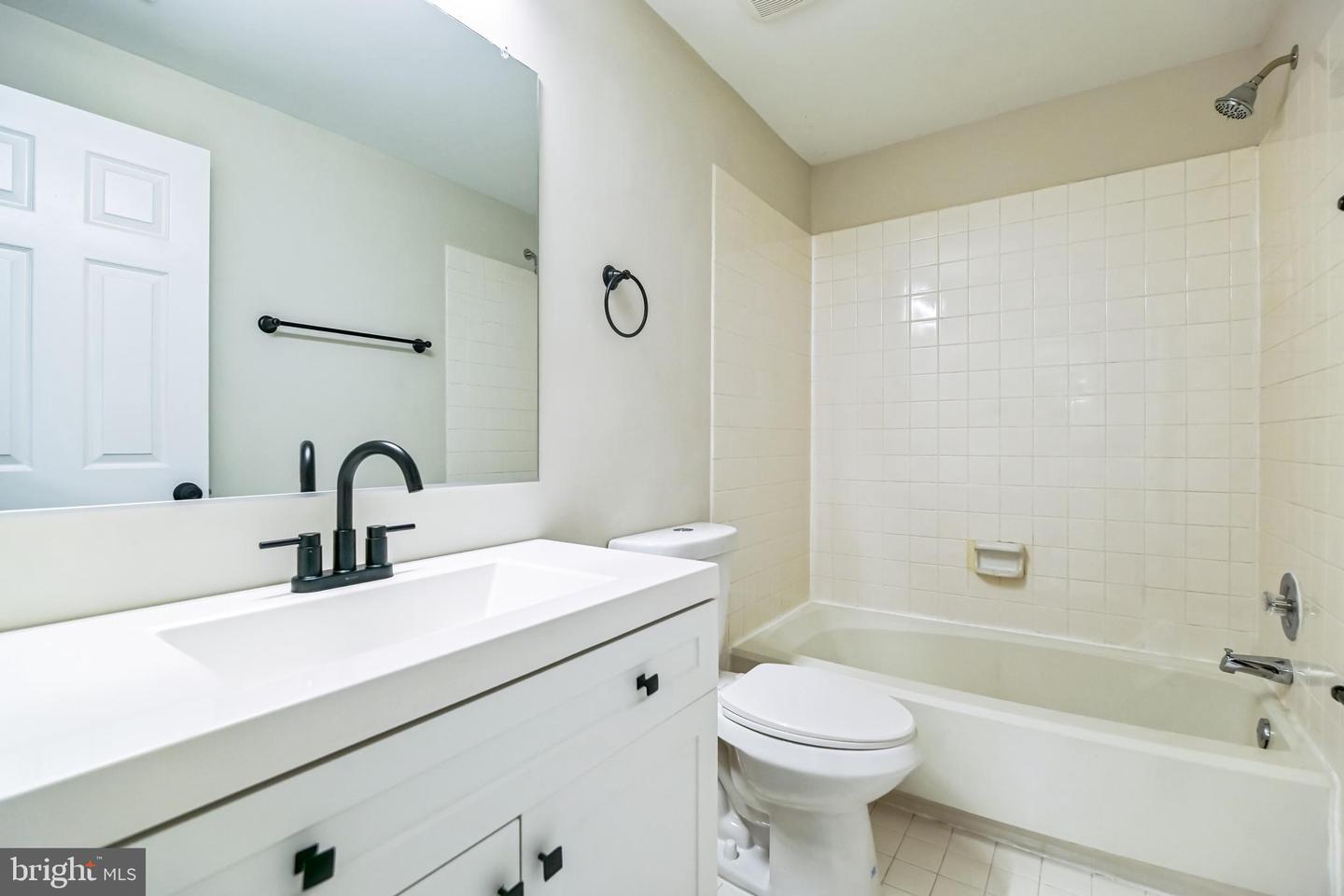 43866 LABURNUM SQ, ASHBURN, Virginia 20147, 2 Bedrooms Bedrooms, ,3 BathroomsBathrooms,Residential,For sale,43866 LABURNUM SQ,VALO2105946 MLS # VALO2105946