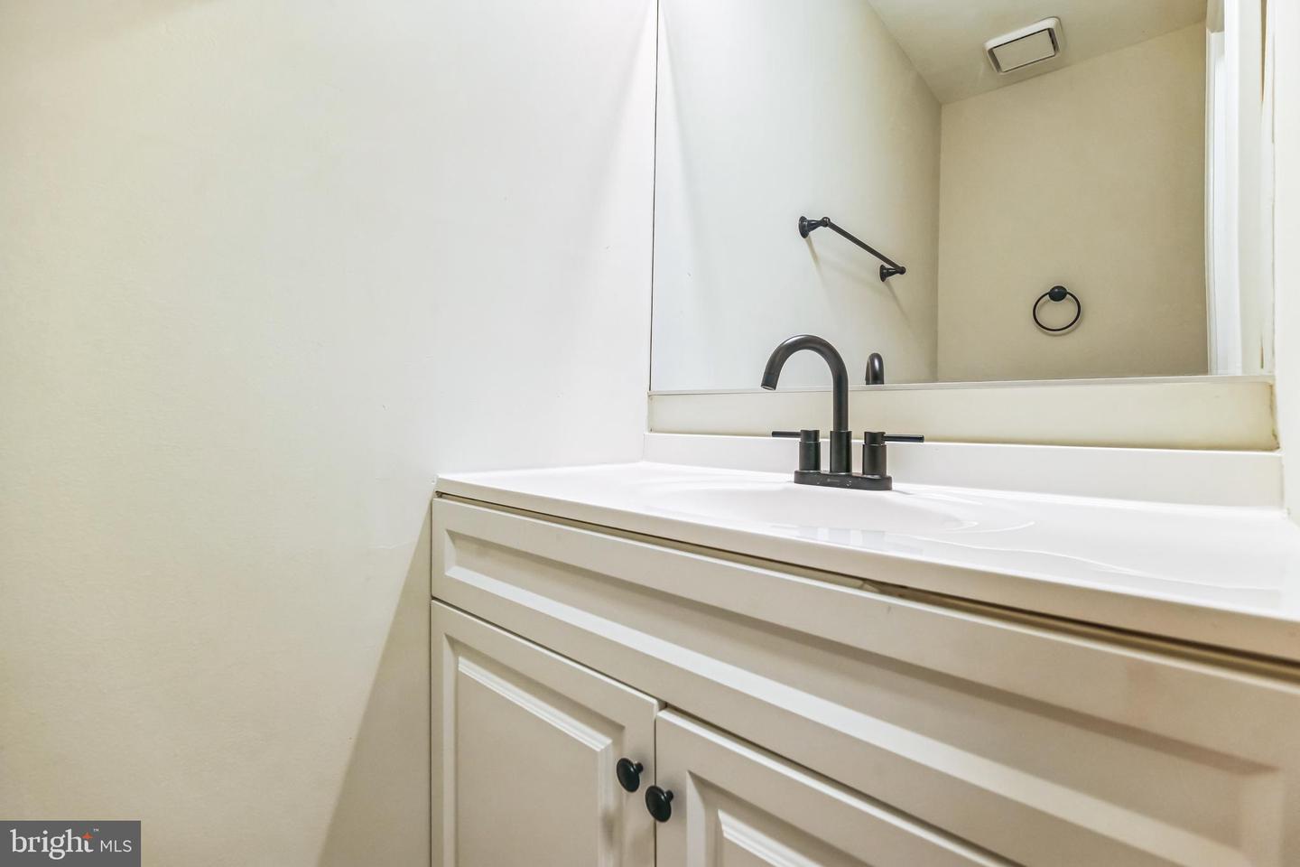 43866 LABURNUM SQ, ASHBURN, Virginia 20147, 2 Bedrooms Bedrooms, ,3 BathroomsBathrooms,Residential,For sale,43866 LABURNUM SQ,VALO2105946 MLS # VALO2105946