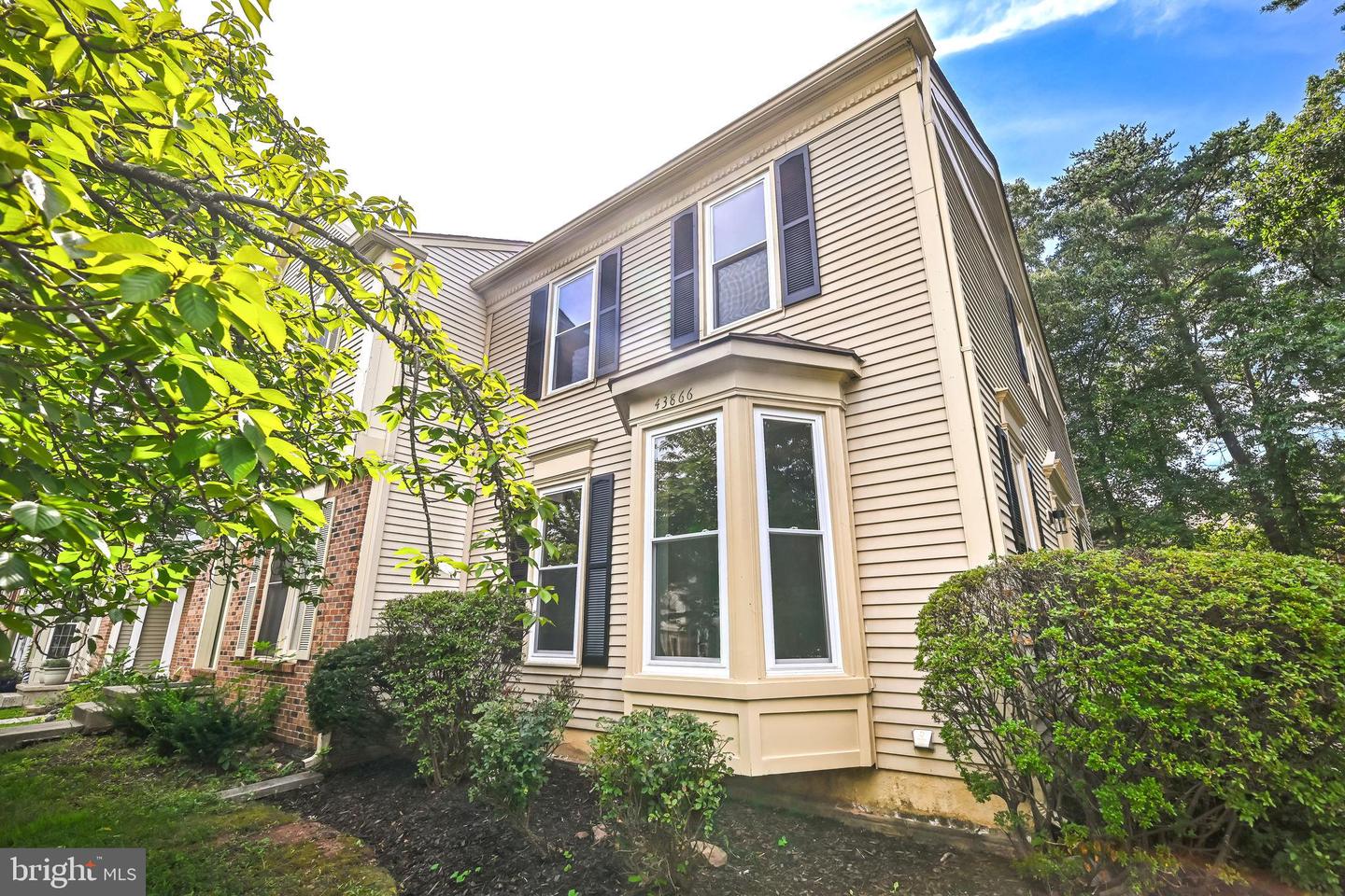 43866 LABURNUM SQ, ASHBURN, Virginia 20147, 2 Bedrooms Bedrooms, ,3 BathroomsBathrooms,Residential,For sale,43866 LABURNUM SQ,VALO2105946 MLS # VALO2105946