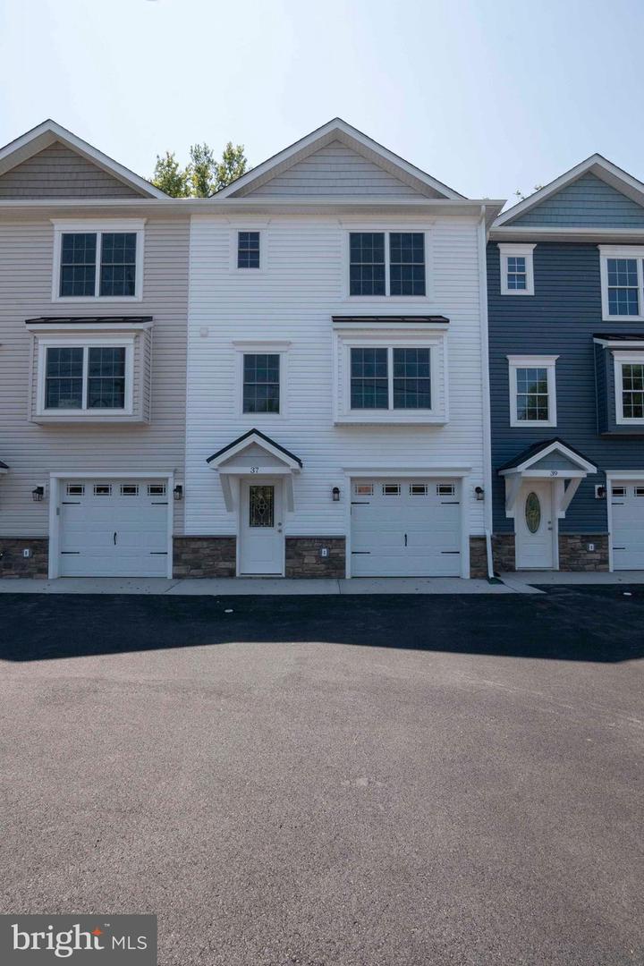 37 DUCK ST W, FRONT ROYAL, Virginia 22630, 3 Bedrooms Bedrooms, ,3 BathroomsBathrooms,Residential,For sale,37 DUCK ST W,VAWR2012178 MLS # VAWR2012178