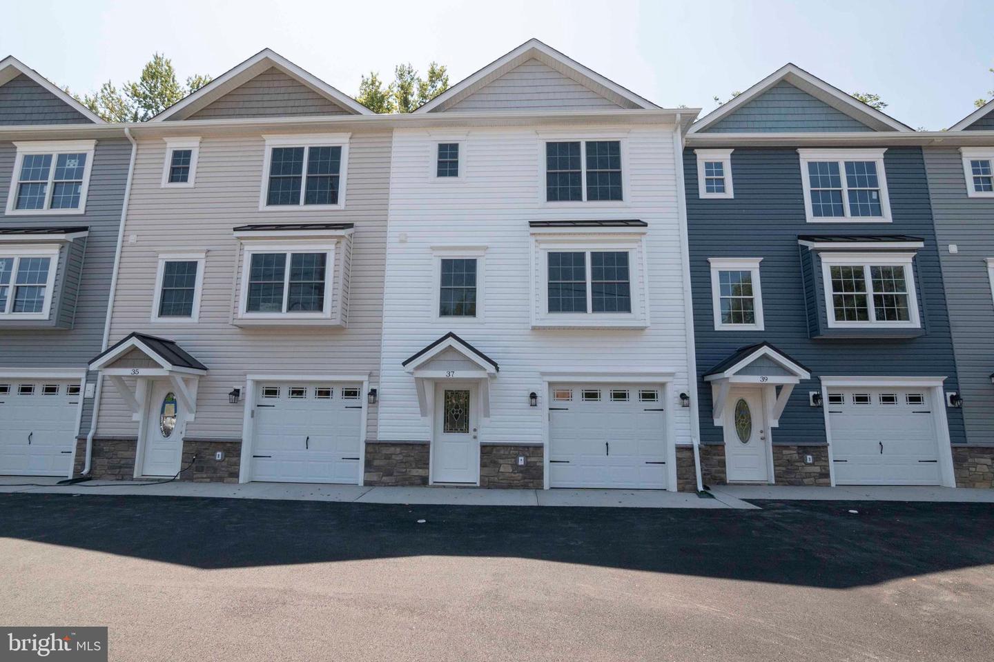 37 DUCK ST W, FRONT ROYAL, Virginia 22630, 3 Bedrooms Bedrooms, ,3 BathroomsBathrooms,Residential,For sale,37 DUCK ST W,VAWR2012178 MLS # VAWR2012178