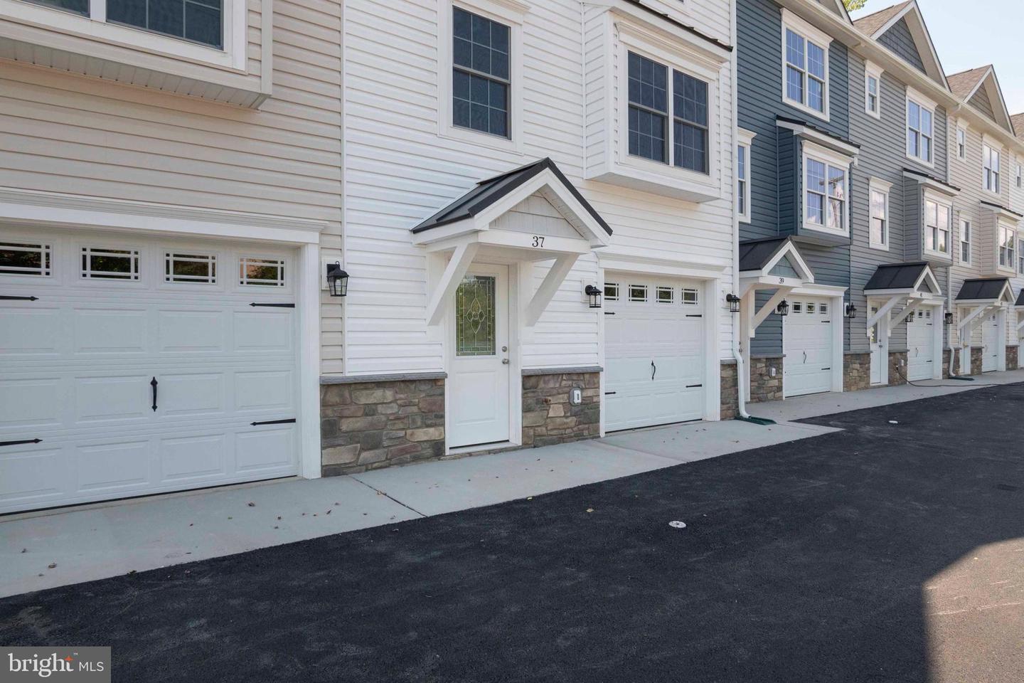 37 DUCK ST W, FRONT ROYAL, Virginia 22630, 3 Bedrooms Bedrooms, ,3 BathroomsBathrooms,Residential,For sale,37 DUCK ST W,VAWR2012178 MLS # VAWR2012178