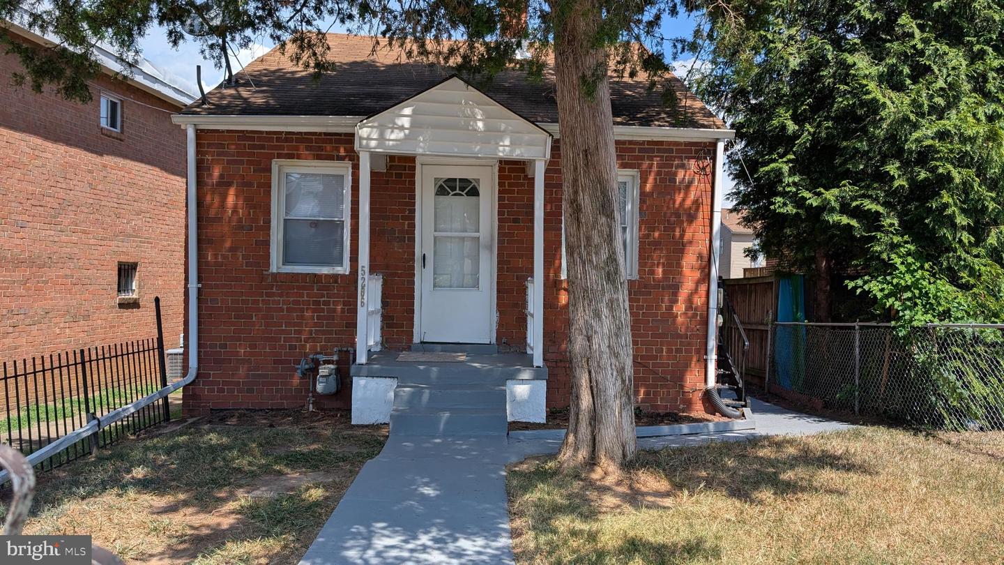 5206 BANKS PL NE, WASHINGTON, District Of Columbia 20019, 3 Bedrooms Bedrooms, ,1 BathroomBathrooms,Residential,For sale,5206 BANKS PL NE,DCDC2218480 MLS # DCDC2218480