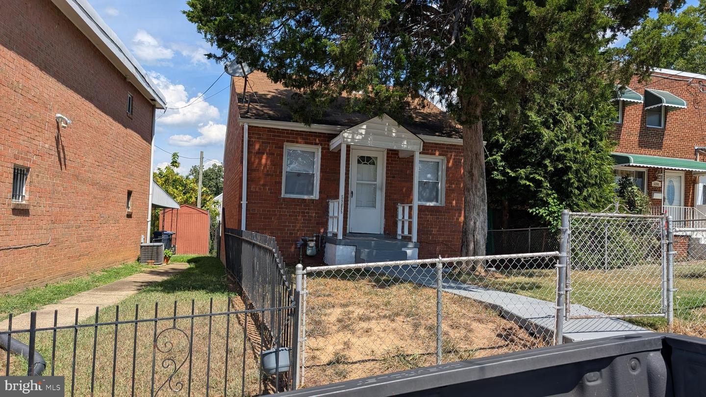 5206 BANKS PL NE, WASHINGTON, District Of Columbia 20019, 3 Bedrooms Bedrooms, ,1 BathroomBathrooms,Residential,For sale,5206 BANKS PL NE,DCDC2218480 MLS # DCDC2218480