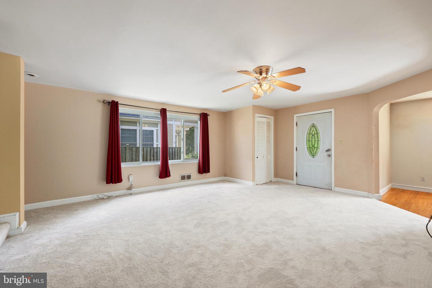 6830 CUSTIS PKWY, FALLS CHURCH, Virginia 22042, 5 Bedrooms Bedrooms, ,2 BathroomsBathrooms,Residential,For sale,6830 CUSTIS PKWY,VAFX2264548 MLS # VAFX2264548