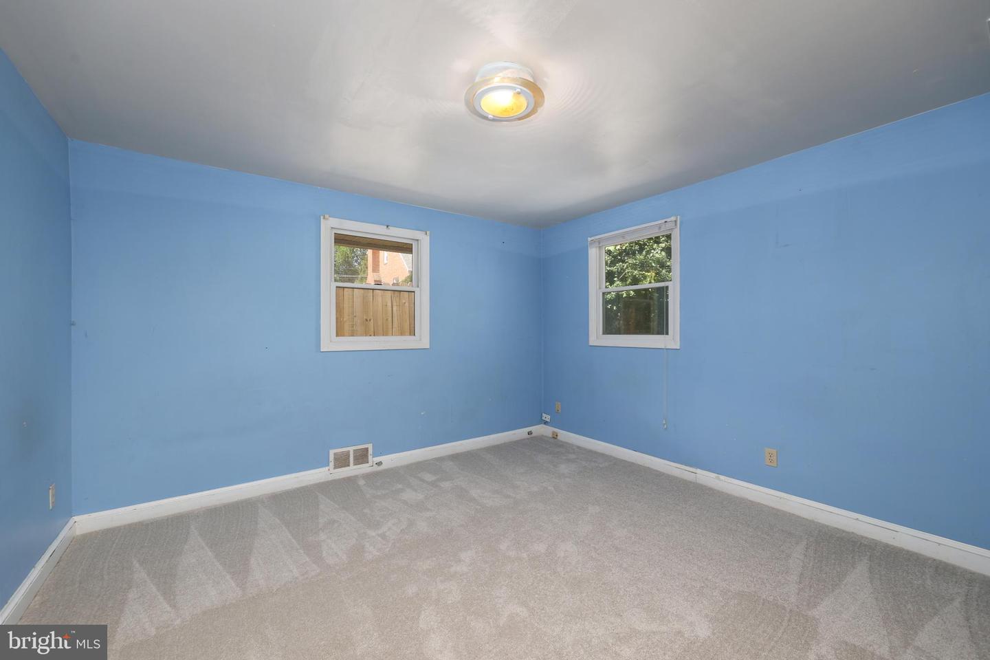 6830 CUSTIS PKWY, FALLS CHURCH, Virginia 22042, 5 Bedrooms Bedrooms, ,2 BathroomsBathrooms,Residential,For sale,6830 CUSTIS PKWY,VAFX2264548 MLS # VAFX2264548
