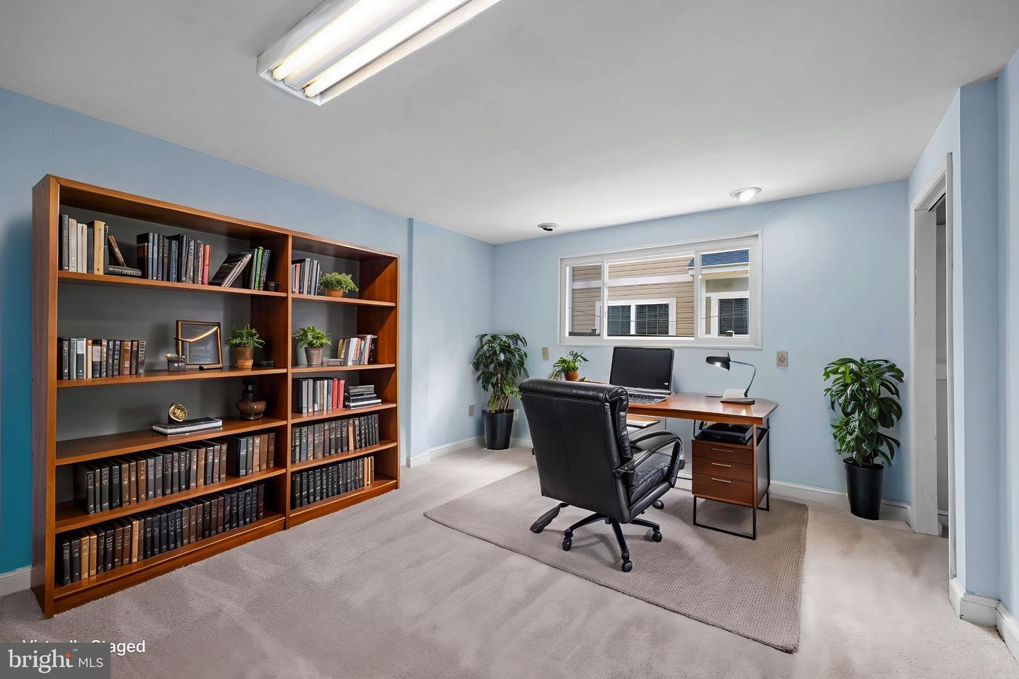 6830 CUSTIS PKWY, FALLS CHURCH, Virginia 22042, 5 Bedrooms Bedrooms, ,2 BathroomsBathrooms,Residential,For sale,6830 CUSTIS PKWY,VAFX2264548 MLS # VAFX2264548